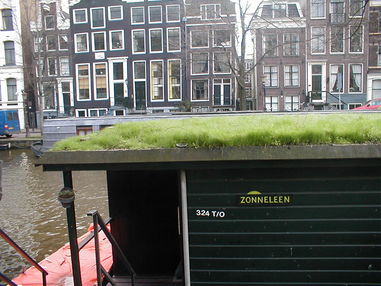 a.grassonhouseboat170.jpg